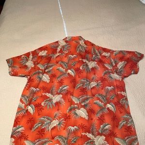 Men’s 4xlt St. John’s Bay Hawaiian button down.